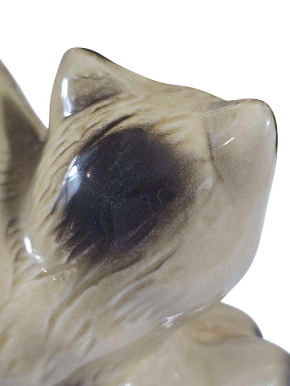 Anheuser-Busc Beige and Tan Brown Cat with Blue Eyes Crouched Cat Figurine - Picture 10 of 11